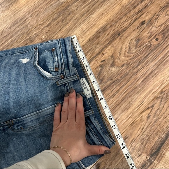 Abercrombie & Fitch Ultra High Rise Ankle Straight Jean - Picture 4 of 6